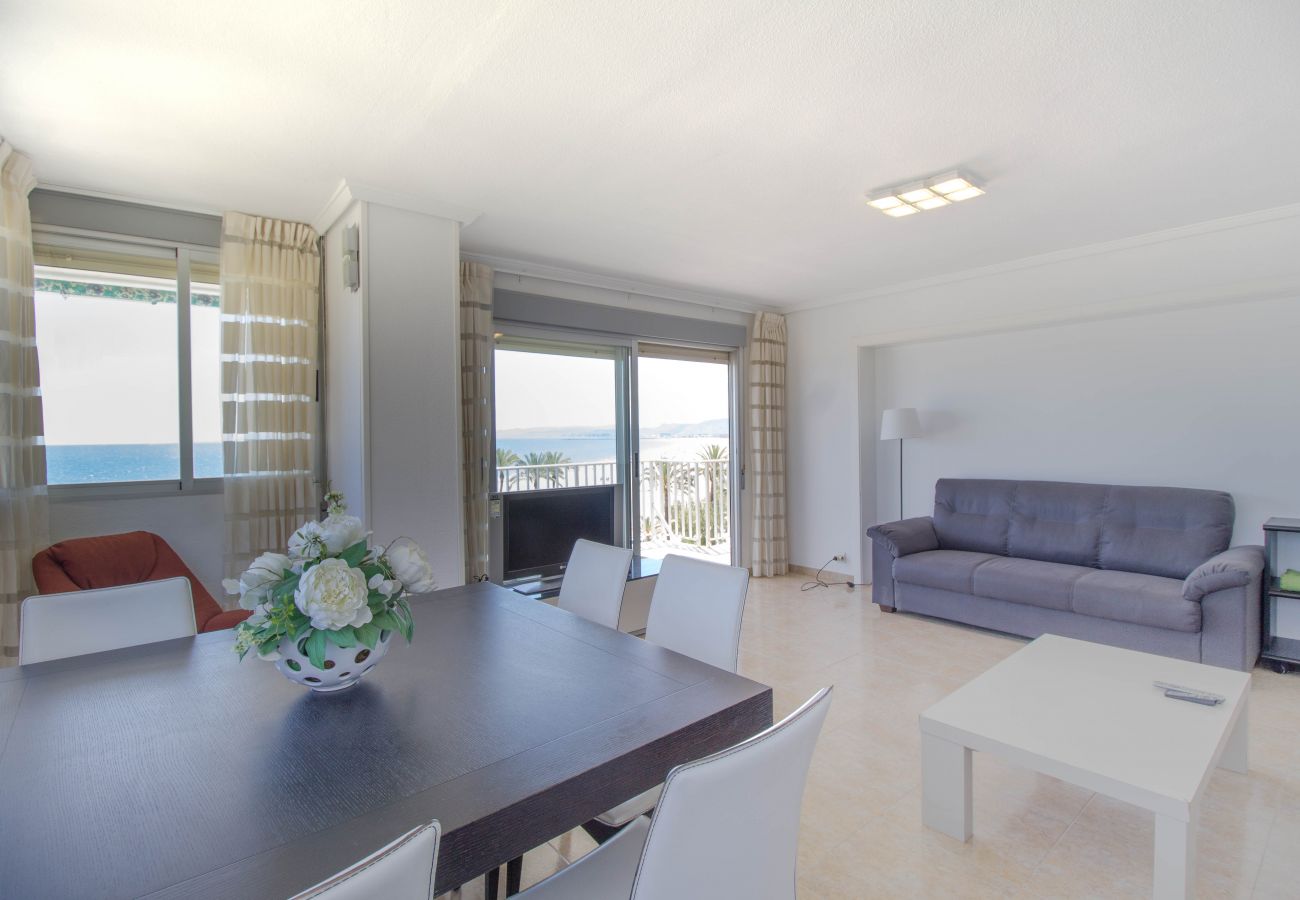 Apartment in Cullera - Beautiful apartment on the beachfront