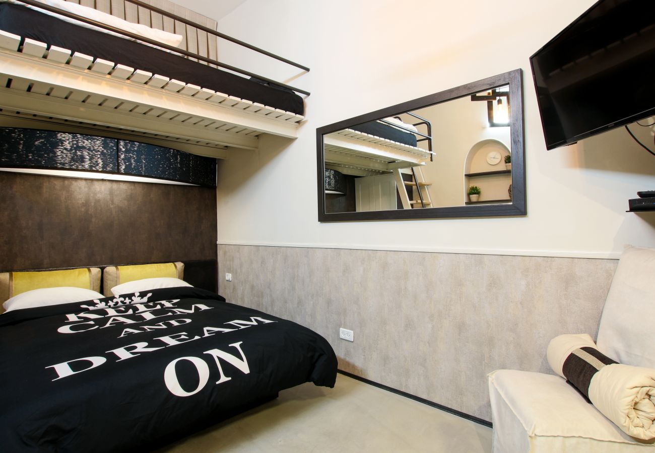 Studio in Tel Aviv - Jaffa - Design Studio & Patio near Market by FeelHome