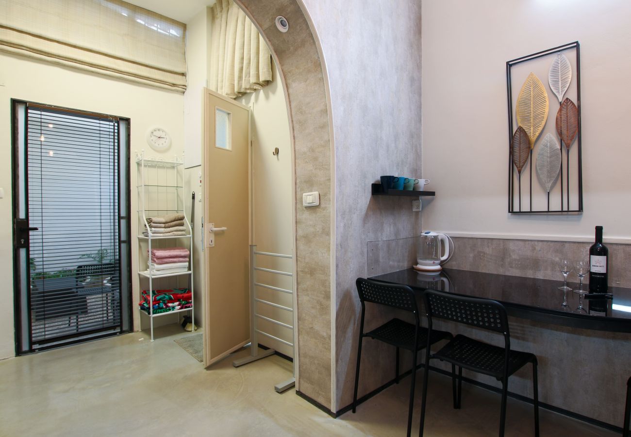 Studio in Tel Aviv - Jaffa - Design Studio & Patio near Market by FeelHome