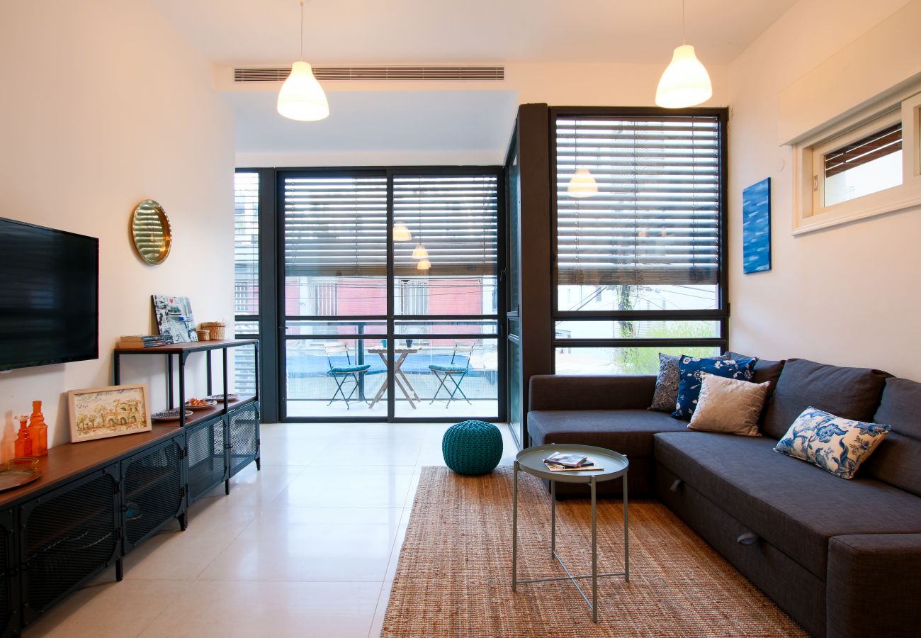 Apartment in Tel Aviv - Jaffa - Fresh & Trendy Apt on Sheinkin St.