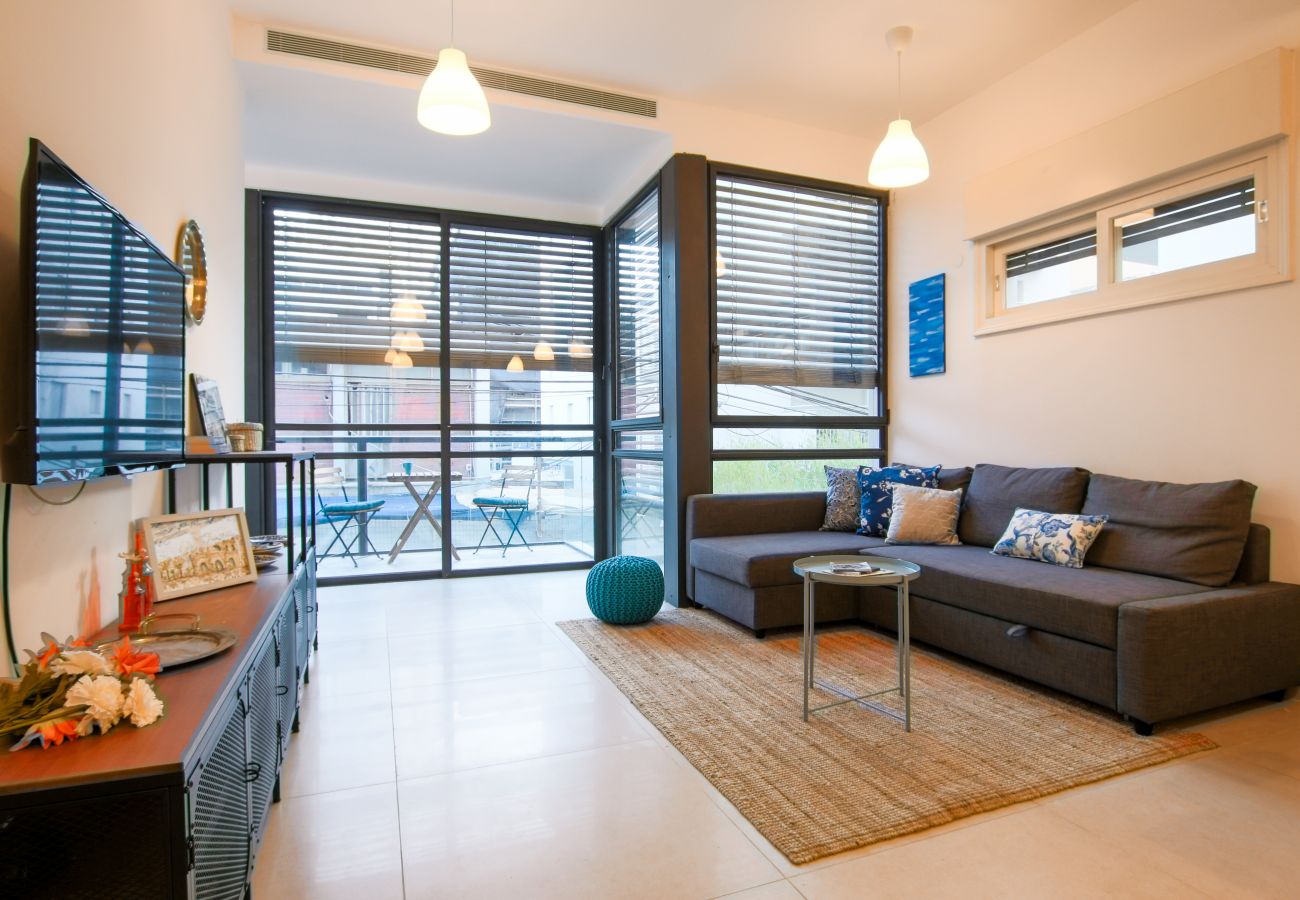 Apartment in Tel Aviv - Jaffa - Fresh & Trendy Apt on Sheinkin St.