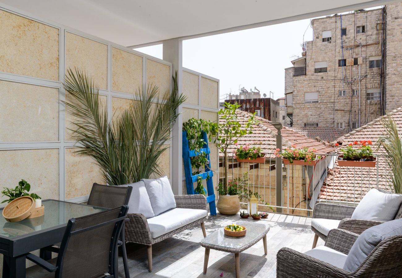 Apartment in Jerusalem - Mahane Yehuda Trendy & Modern Apartment - Private Parking & Terrace
