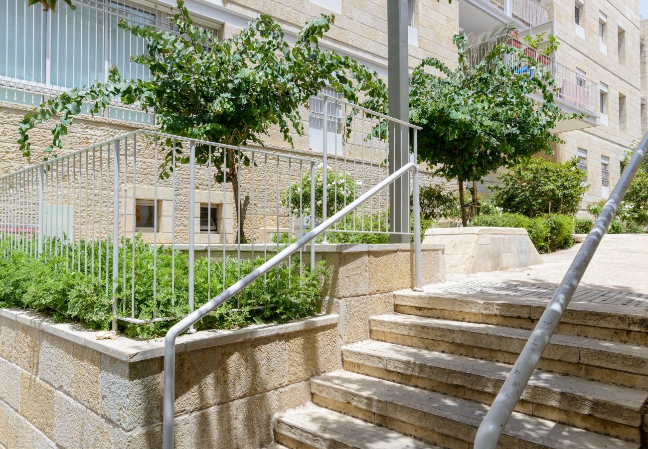 Apartment in Jerusalem - Mahane Yehuda Trendy & Modern Apartment - Parking & Terrace