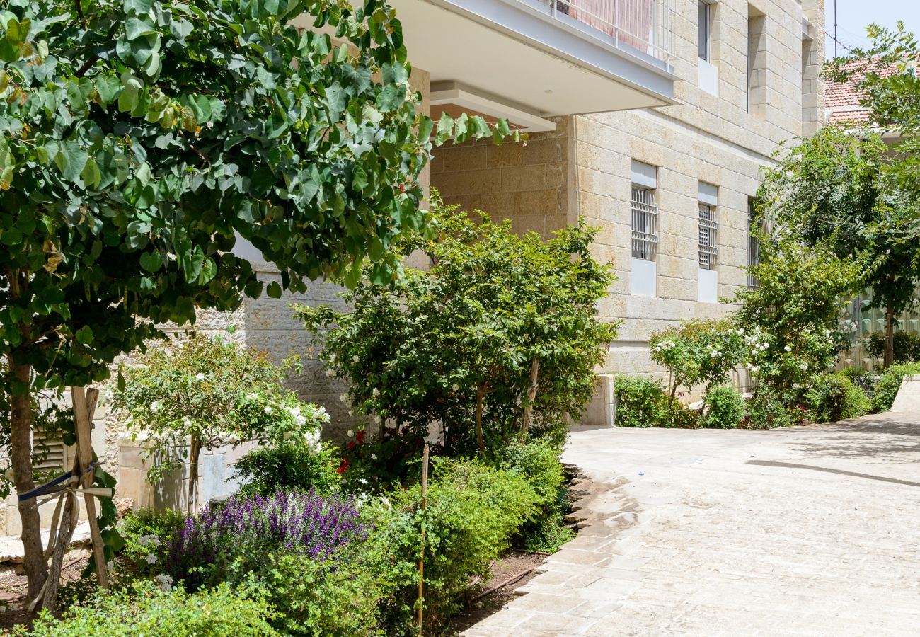 Apartment in Jerusalem - Design & Veranda next to Mahane Yehuda Market by FeelHome