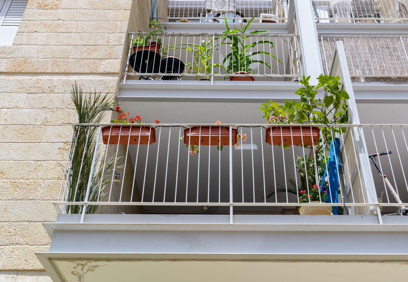 Apartment in Jerusalem - Design & Veranda next to Mahane Yehuda Market by FeelHome