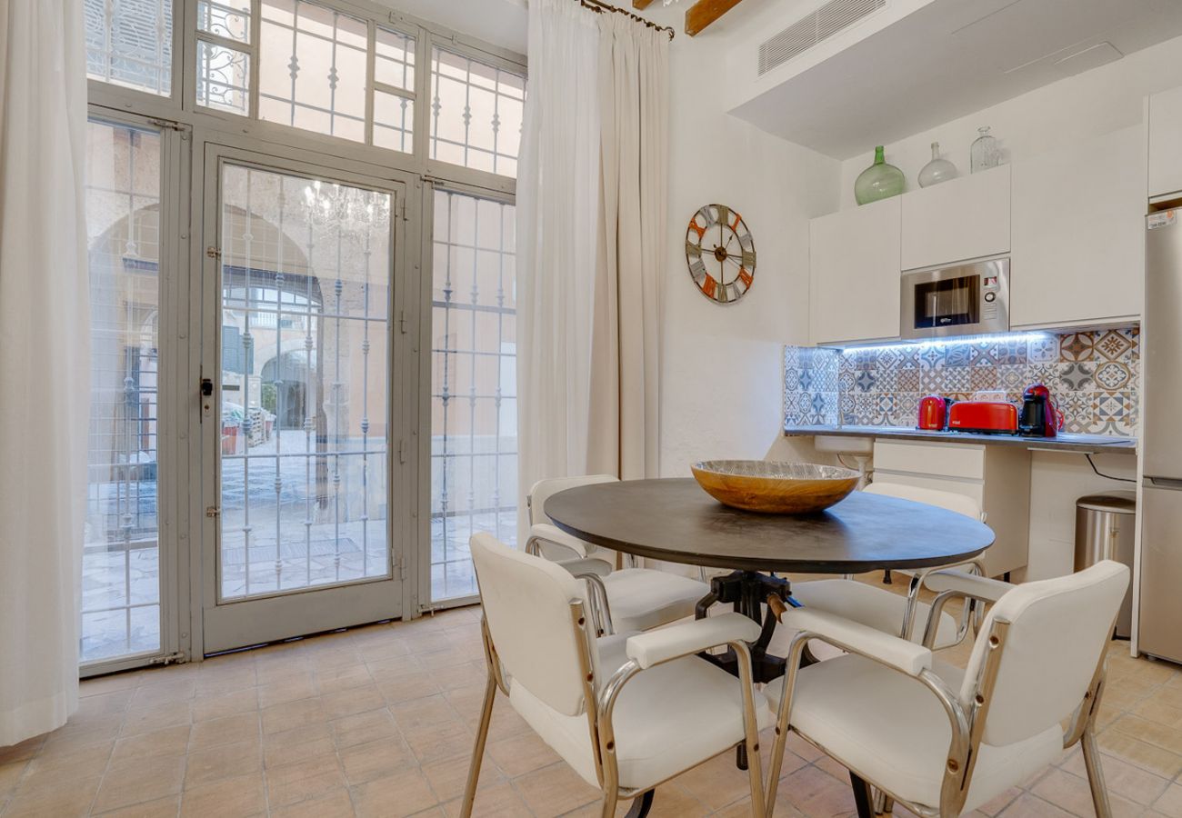 Vintage holiday apartment kitchen in Palma