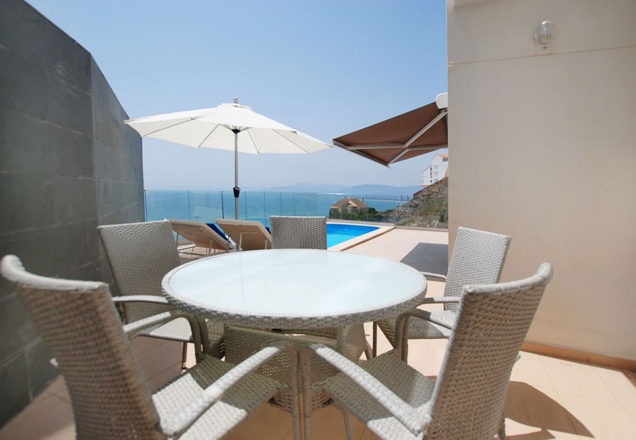Chalet in Cullera - Villa by the sea with private pool
