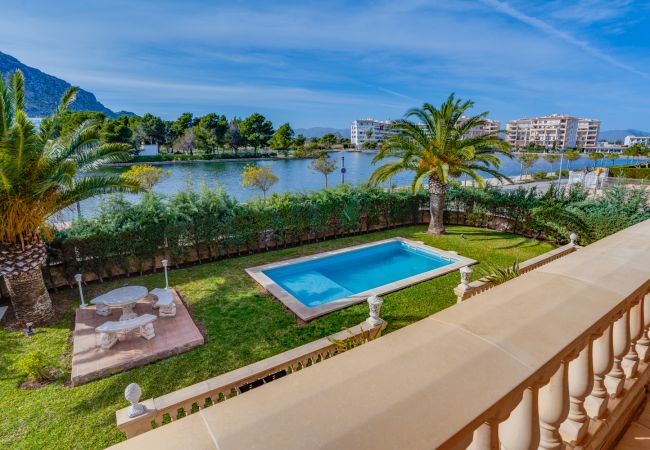 Lake pool villa holiday rental Alcudia Mallorca