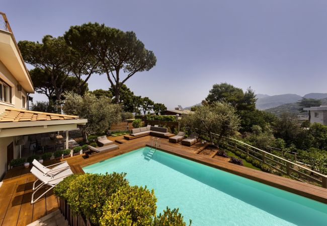 Villa/Dettached house in Sorrento - Luxuria Villa - Majestic Modern Villa with large Garden and Swimming Pool