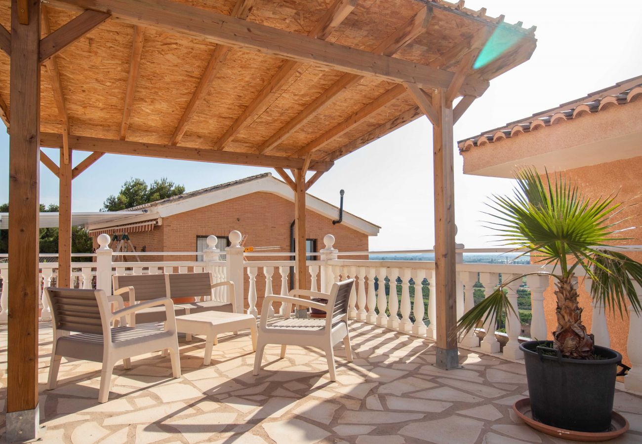 Chalet in Cullera - Beautiful and Spacious Villa with Private Pool in a very quiet Urbanization just 12 min from the beach of Cullera.