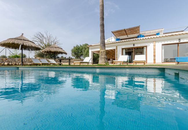 Villa in Maria de la salut - YourHouse Carrera Plana, family-friendly country house with pool and garden Villa in Maria de la salut - YourHouse Carrera Plana, family-friendly country house with pool and garden