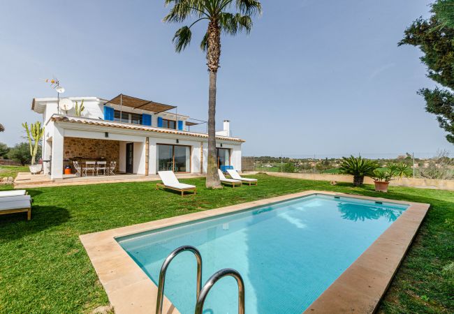 Villa in Maria de la salut - YourHouse Carrera Plana, family-friendly country house with pool and garden