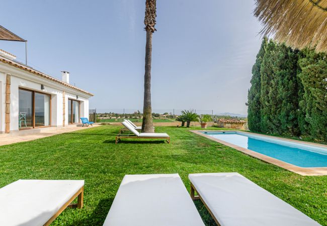 Villa in Maria de la salut - YourHouse Carrera Plana, family-friendly country house with pool and garden Villa in Maria de la salut - YourHouse Carrera Plana, family-friendly country house with pool and garden
