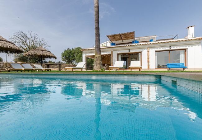 Villa in Maria de la salut - YourHouse Carrera Plana, family-friendly country house with pool and garden Villa in Maria de la salut - YourHouse Carrera Plana, family-friendly country house with pool and garden