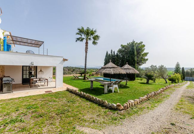 Villa in Maria de la salut - YourHouse Carrera Plana, family-friendly country house with pool and garden Villa in Maria de la salut - YourHouse Carrera Plana, family-friendly country house with pool and garden