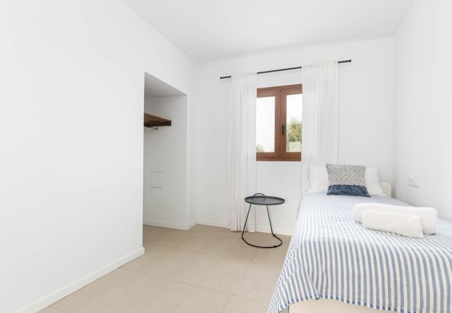 Villa in Maria de la salut - YourHouse Carrera Plana, family-friendly country house with pool and garden Villa in Maria de la salut - YourHouse Carrera Plana, family-friendly country house with pool and garden