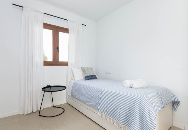 Villa in Maria de la salut - YourHouse Carrera Plana, family-friendly country house with pool and garden Villa in Maria de la salut - YourHouse Carrera Plana, family-friendly country house with pool and garden