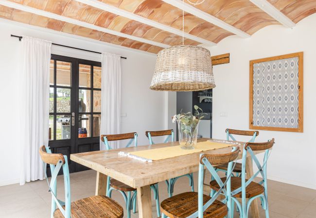 Villa in Maria de la salut - YourHouse Carrera Plana, family-friendly country house with pool and garden Villa in Maria de la salut - YourHouse Carrera Plana, family-friendly country house with pool and garden