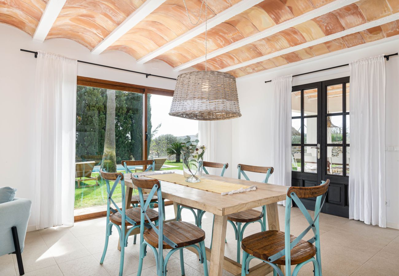 Villa in Maria de la salut - YourHouse Carrera Plana, family-friendly country house with pool and garden