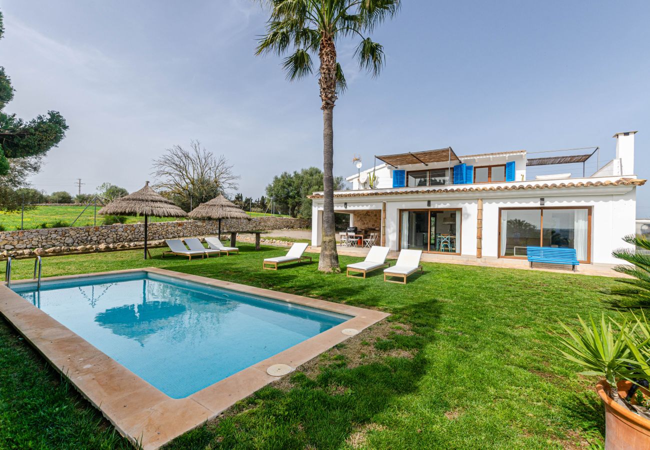 Villa in Maria de la salut - YourHouse Carrera Plana, family-friendly country house with pool and garden