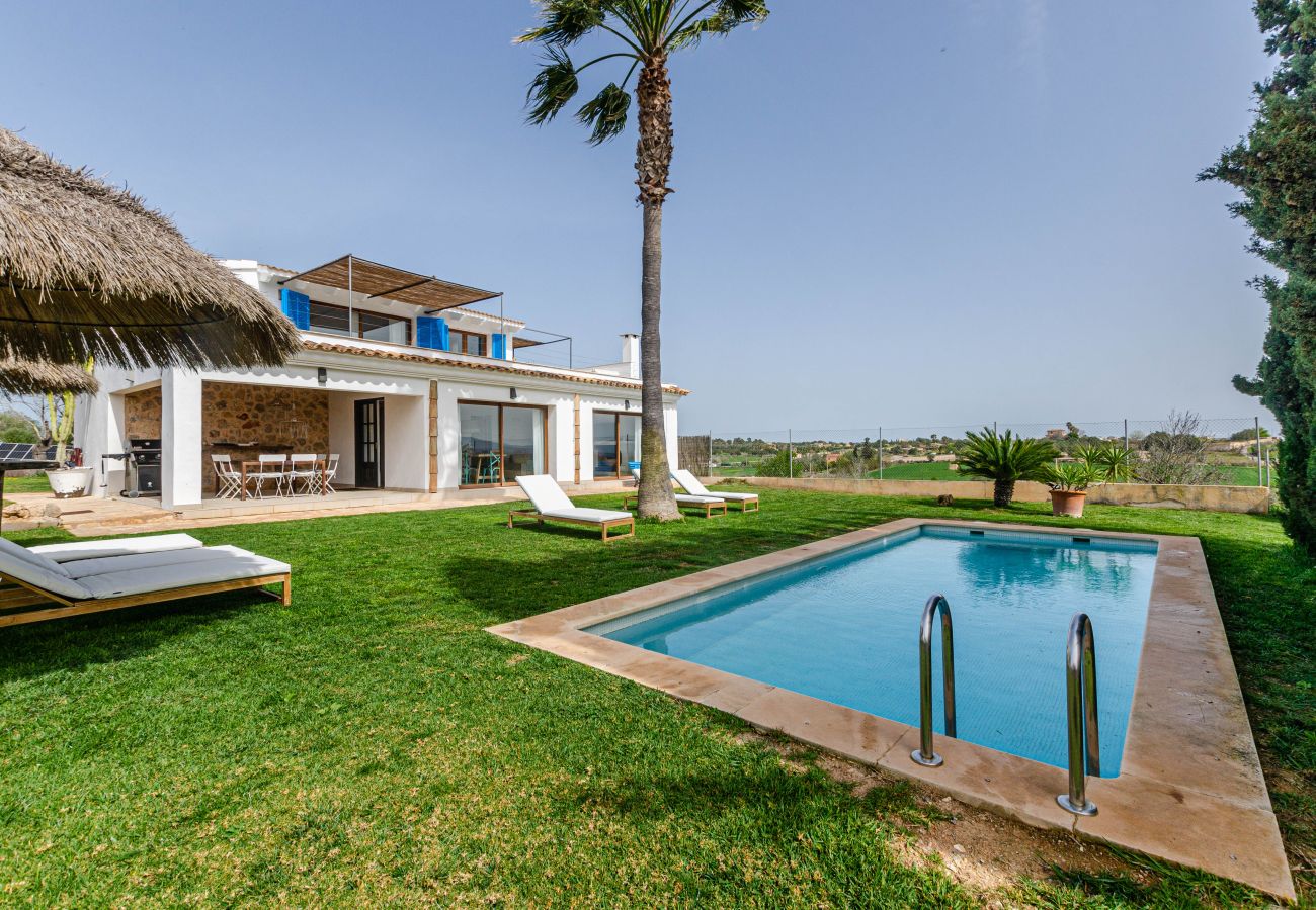 Villa in Maria de la salut - YourHouse Carrera Plana, family-friendly country house with pool and garden