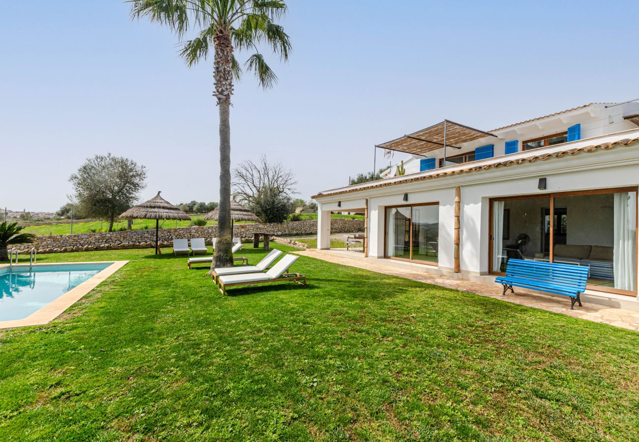 Villa in Maria de la salut - YourHouse Carrera Plana, family-friendly country house with pool and garden