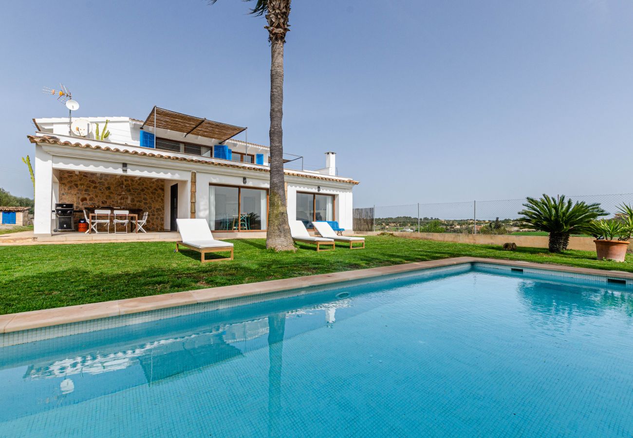 Villa in Maria de la salut - YourHouse Carrera Plana, family-friendly country house with pool and garden