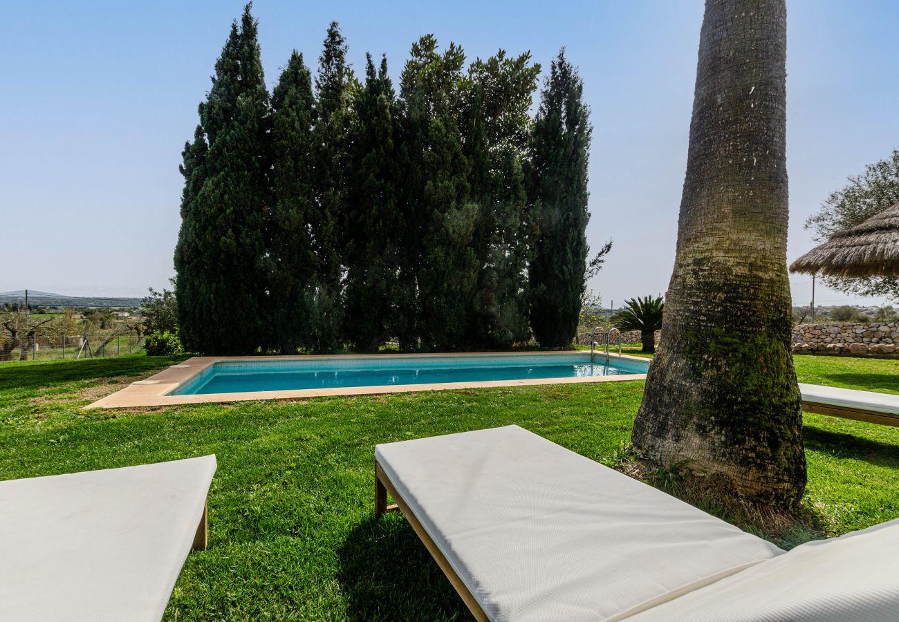 Villa in Maria de la salut - YourHouse Carrera Plana, family-friendly country house with pool and garden