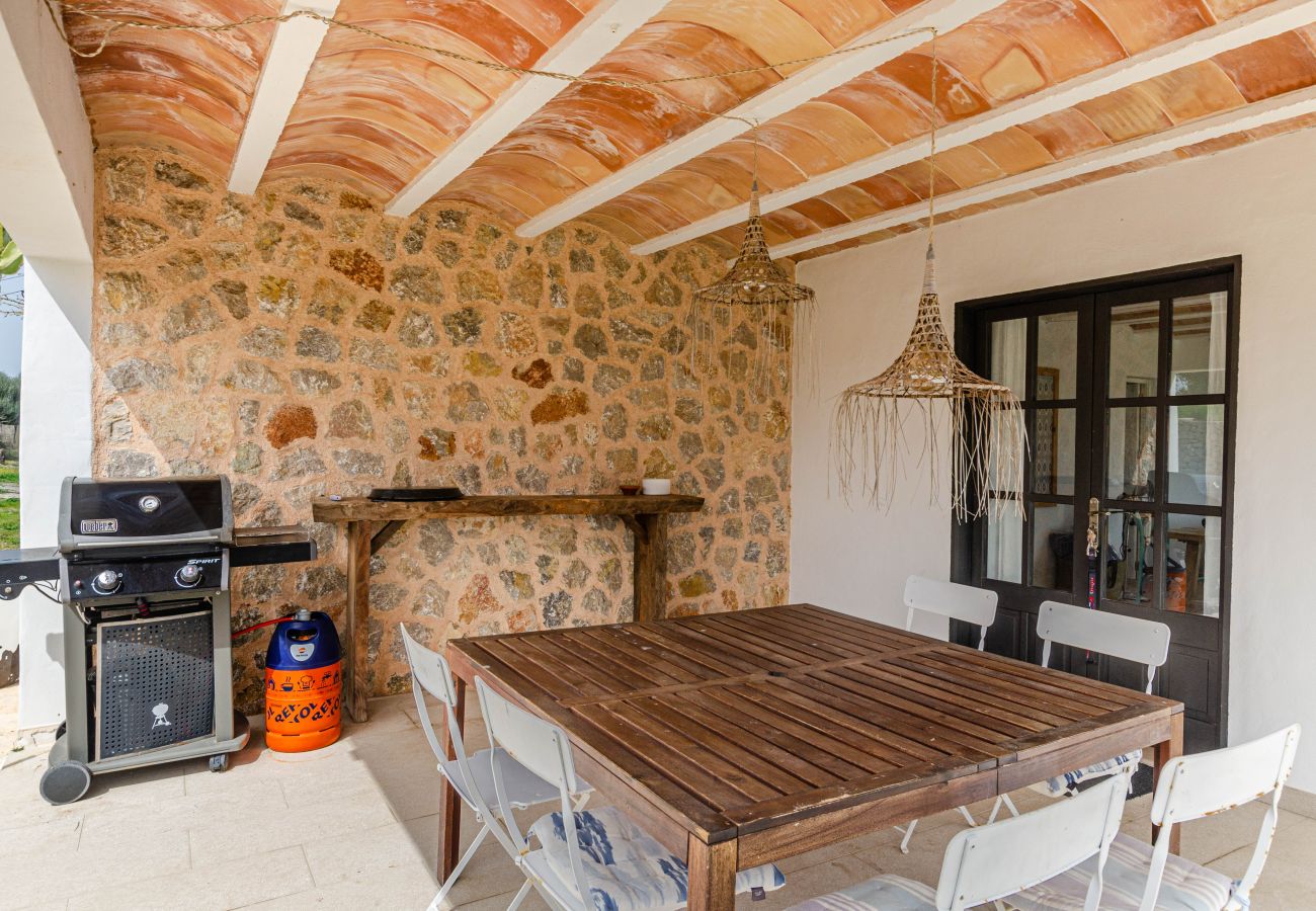Villa in Maria de la salut - YourHouse Carrera Plana, family-friendly country house with pool and garden