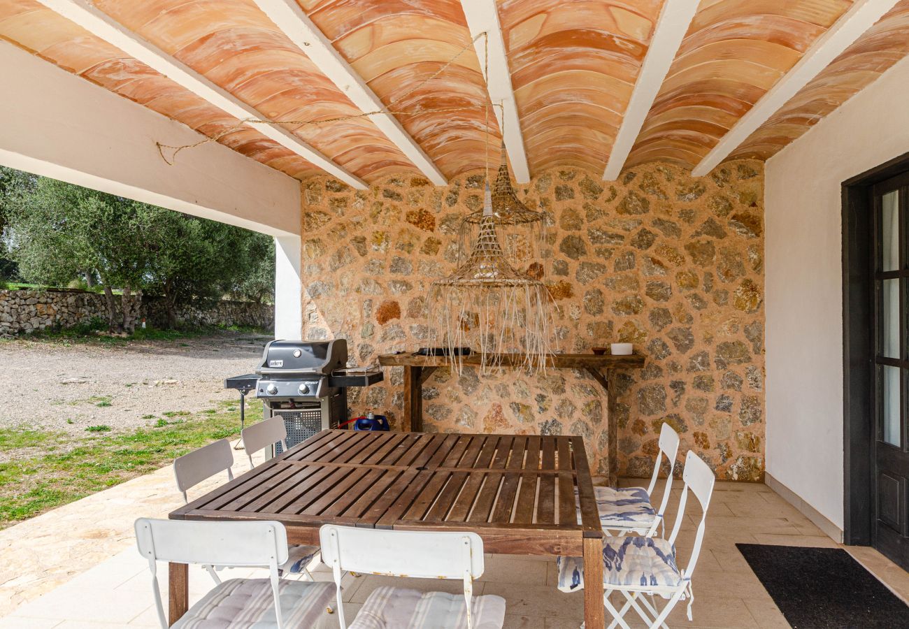 Villa in Maria de la salut - YourHouse Carrera Plana, family-friendly country house with pool and garden