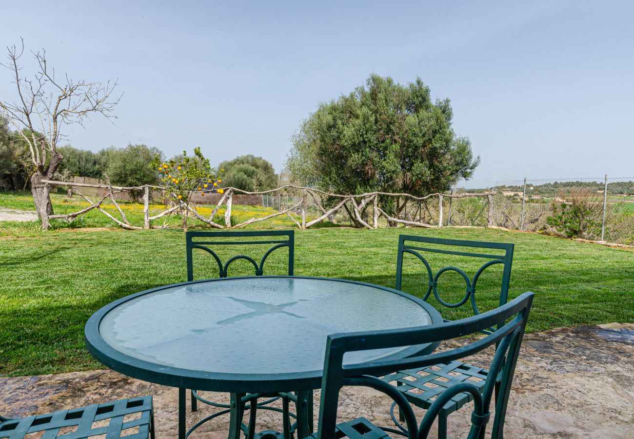 Villa in Maria de la salut - YourHouse Carrera Plana, family-friendly country house with pool and garden