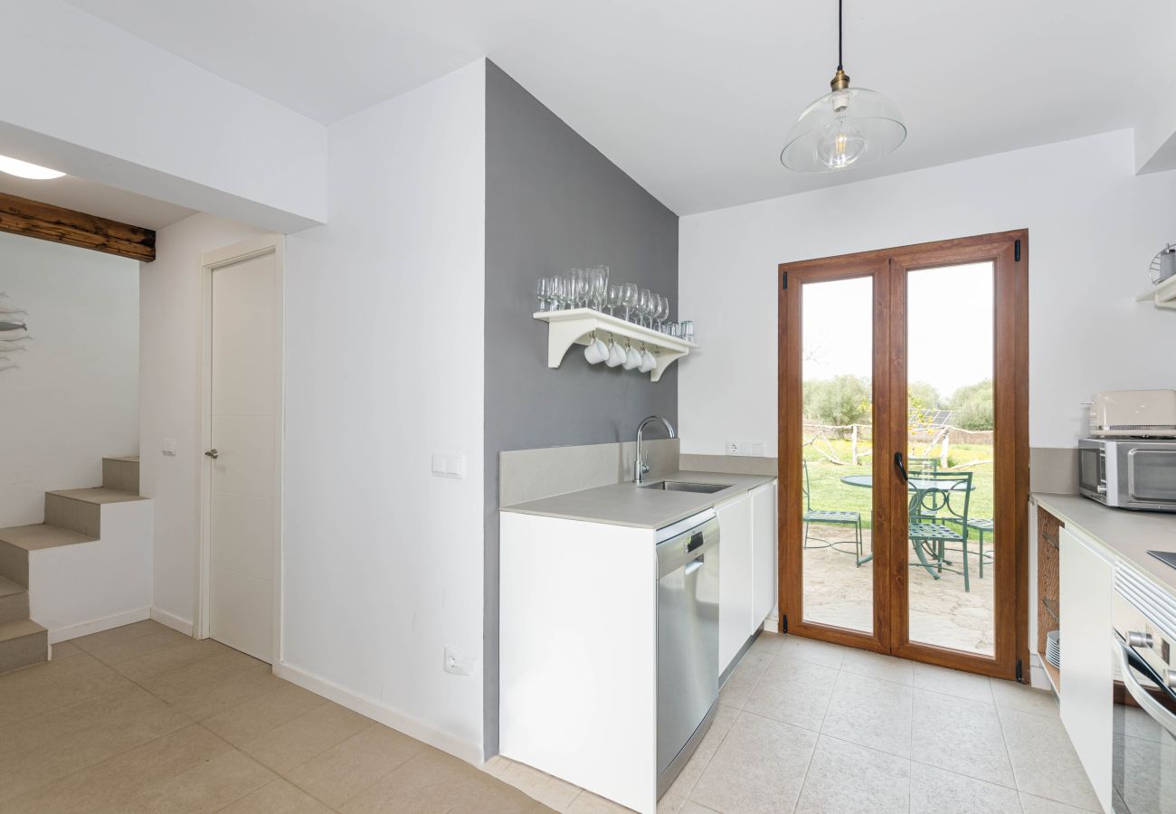 Villa in Maria de la salut - YourHouse Carrera Plana, family-friendly country house with pool and garden