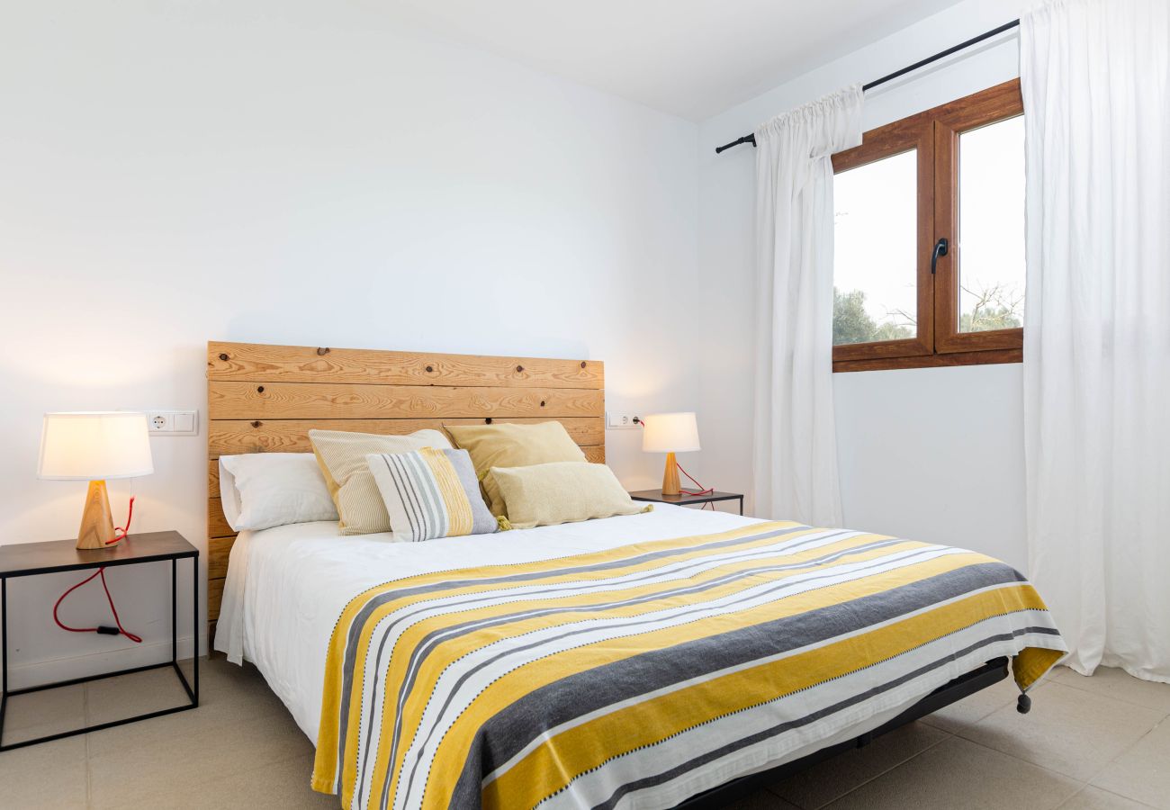 Villa in Maria de la salut - YourHouse Carrera Plana, family-friendly country house with pool and garden