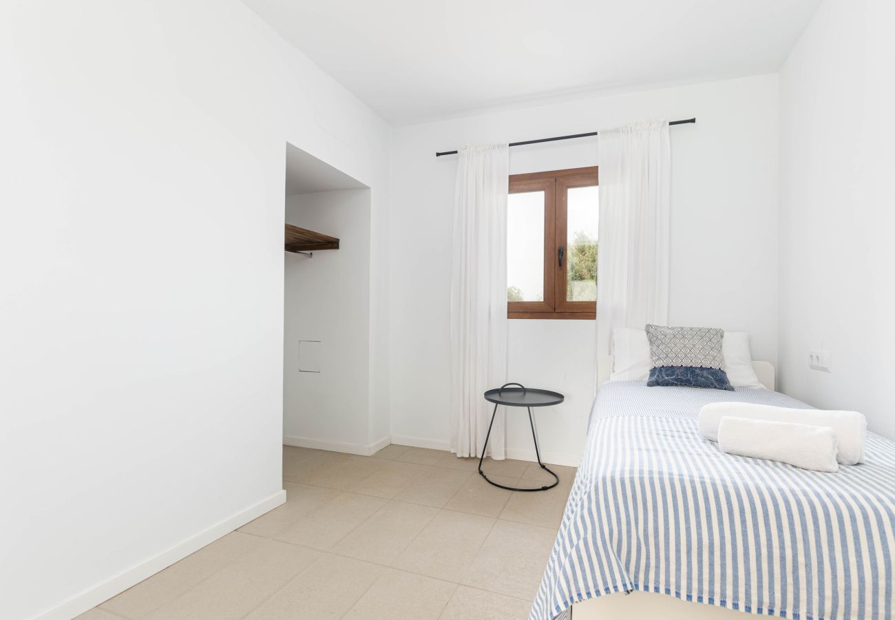 Villa in Maria de la salut - YourHouse Carrera Plana, family-friendly country house with pool and garden