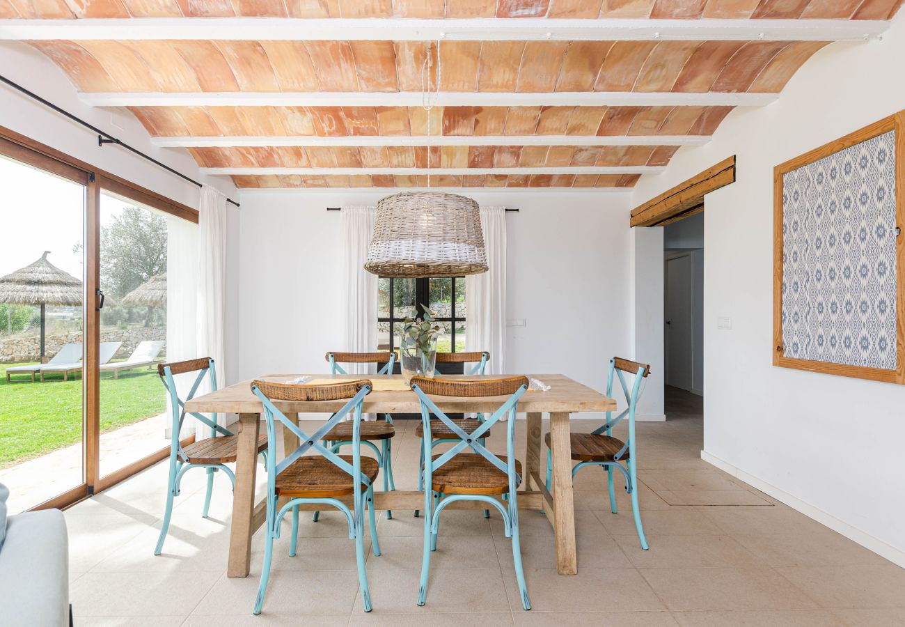 Villa in Maria de la salut - YourHouse Carrera Plana, family-friendly country house with pool and garden