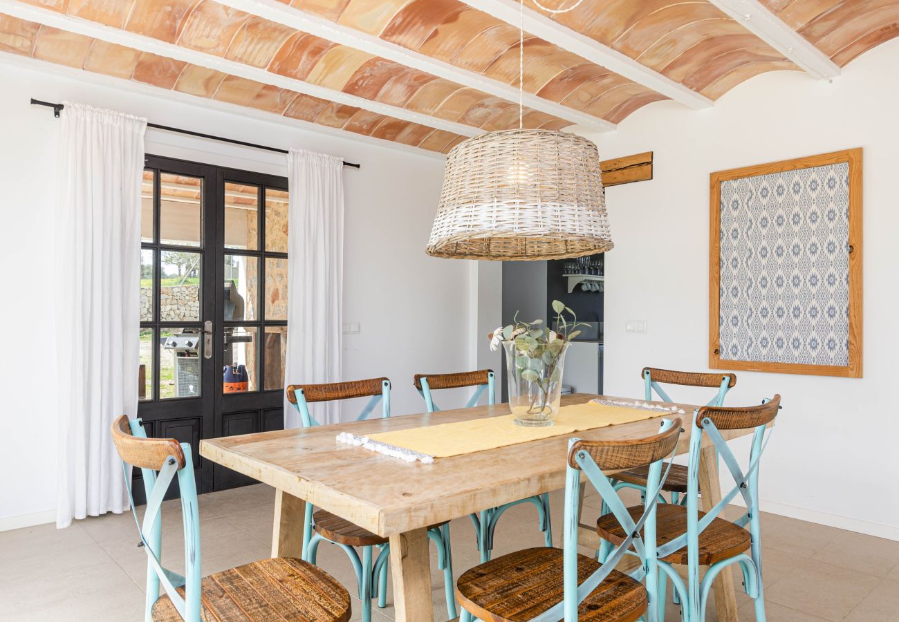 Villa in Maria de la salut - YourHouse Carrera Plana, family-friendly country house with pool and garden