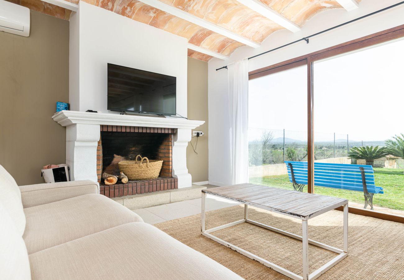 Villa in Maria de la salut - YourHouse Carrera Plana, family-friendly country house with pool and garden