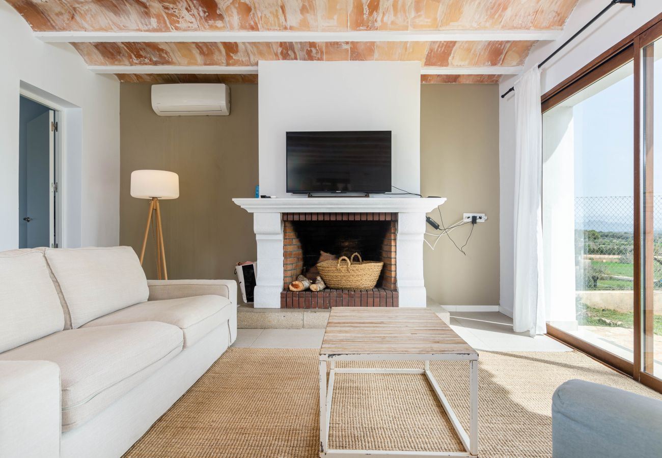 Villa in Maria de la salut - YourHouse Carrera Plana, family-friendly country house with pool and garden