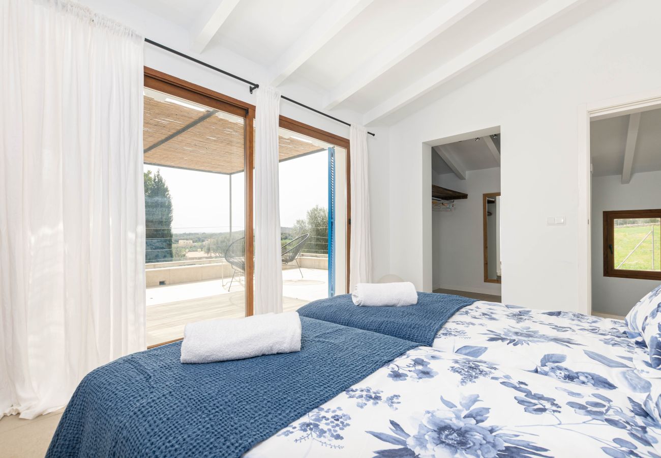 Villa in Maria de la salut - YourHouse Carrera Plana, family-friendly country house with pool and garden