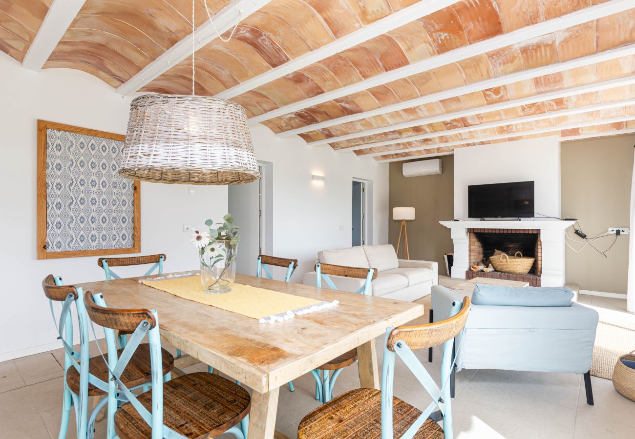 Villa in Maria de la salut - YourHouse Carrera Plana, family-friendly country house with pool and garden