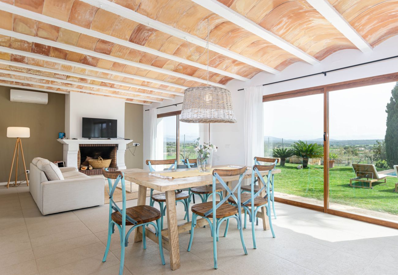 Villa in Maria de la salut - YourHouse Carrera Plana, family-friendly country house with pool and garden