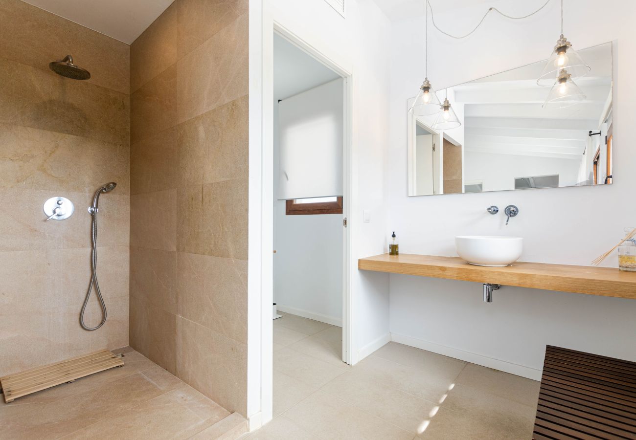 Villa in Maria de la salut - YourHouse Carrera Plana, family-friendly country house with pool and garden