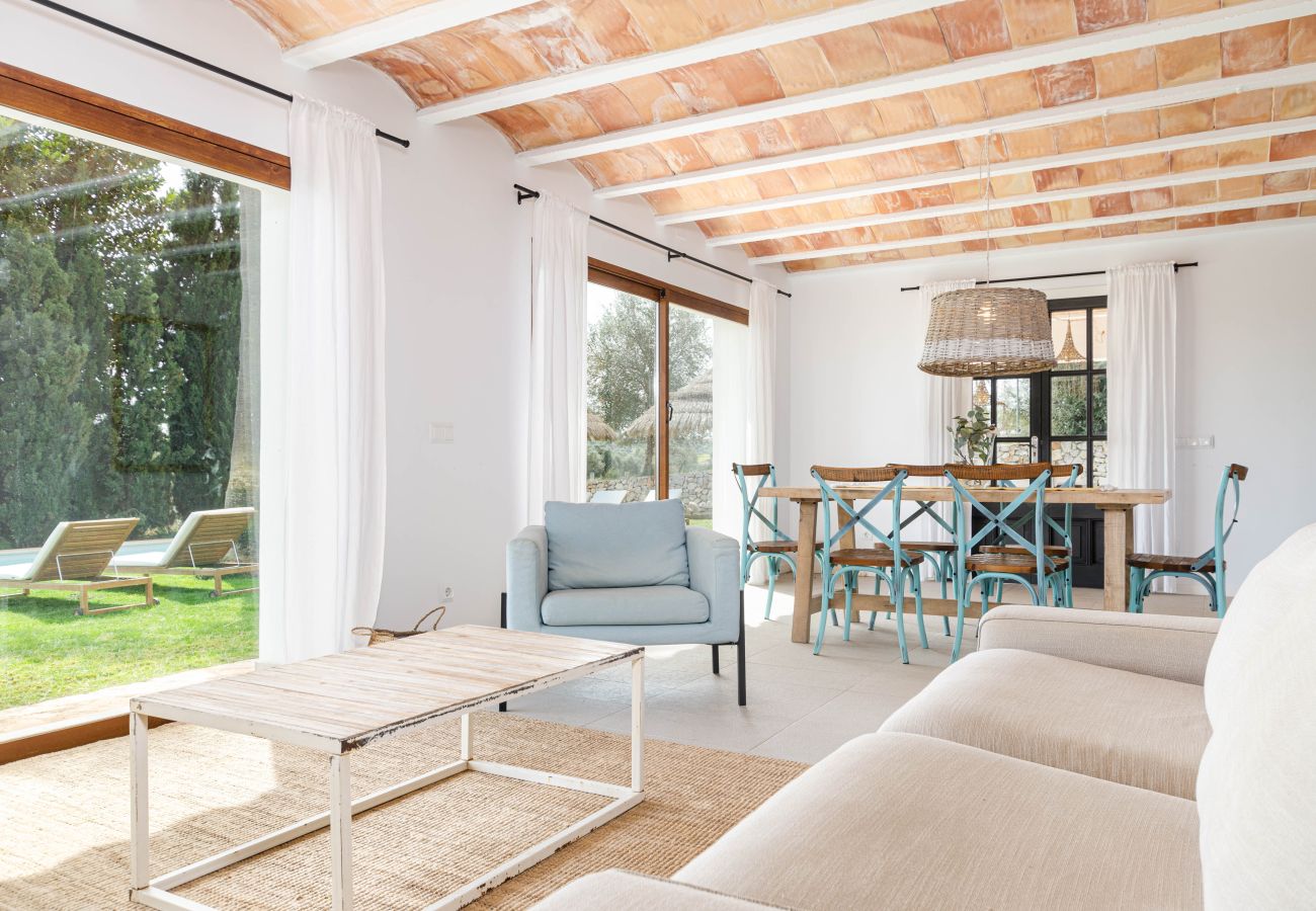 Villa in Maria de la salut - YourHouse Carrera Plana, family-friendly country house with pool and garden
