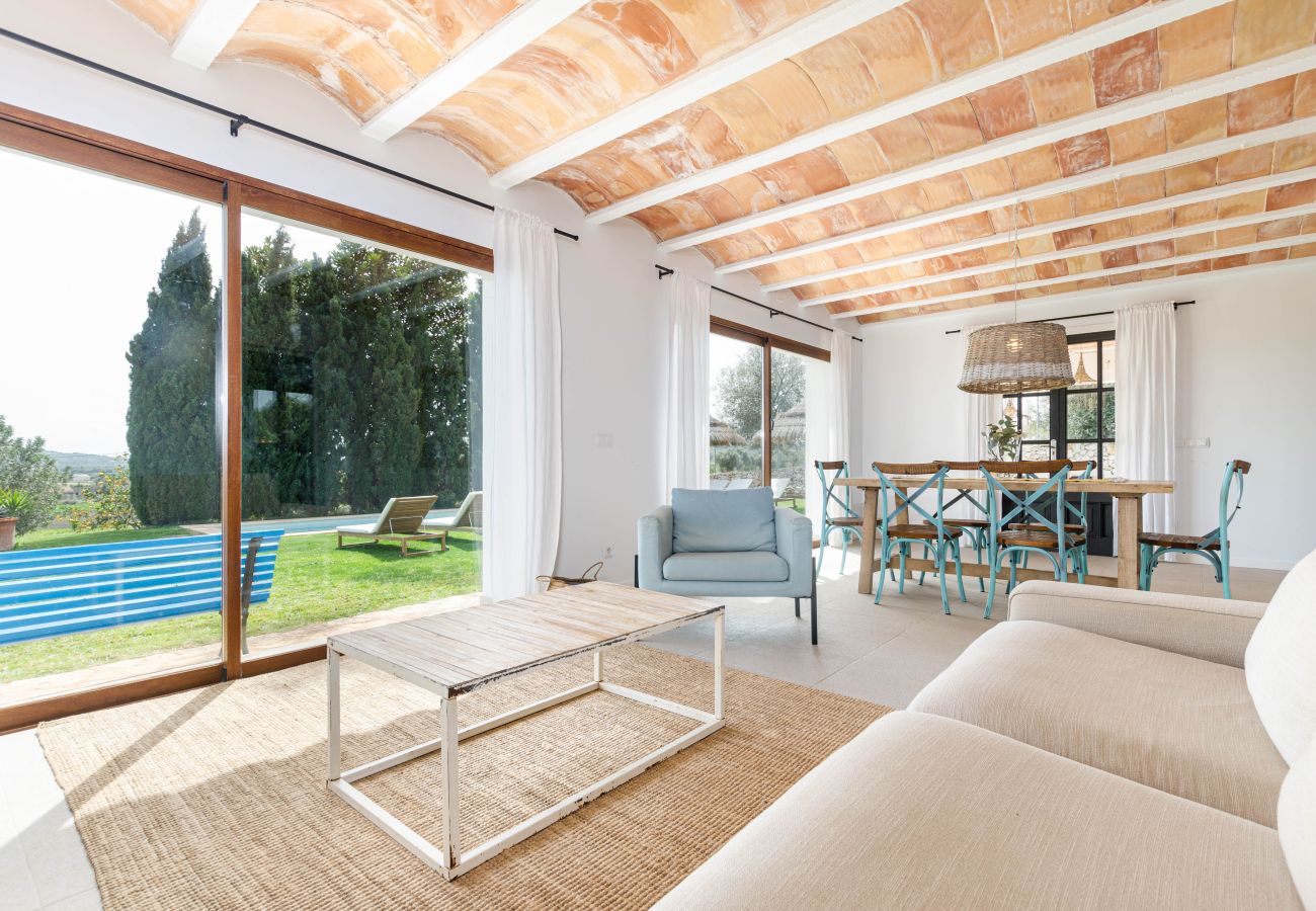 Villa in Maria de la salut - YourHouse Carrera Plana, family-friendly country house with pool and garden