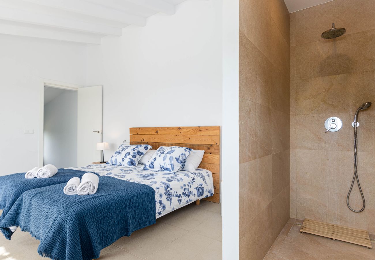 Villa in Maria de la salut - YourHouse Carrera Plana, family-friendly country house with pool and garden