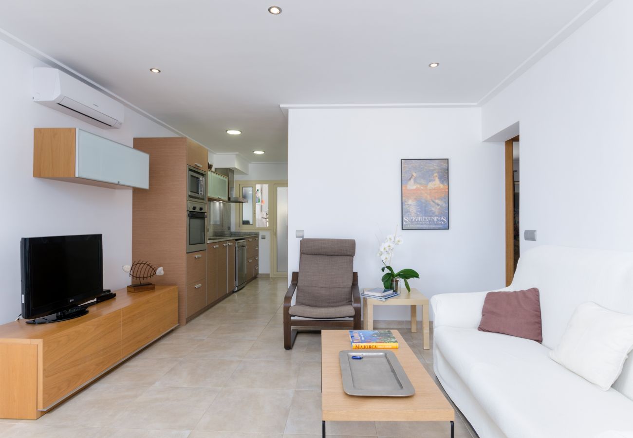 Apartment in Puerto de Alcudia - YourHouse Voramar 1C, beach apartment for 4 people