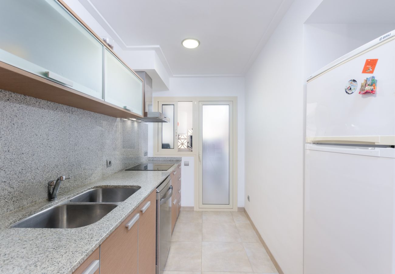 Apartment in Puerto de Alcudia - YourHouse Voramar 1C, beach apartment for 4 people