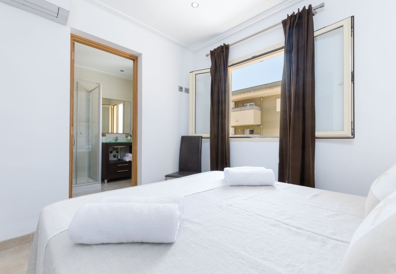 Apartment in Puerto de Alcudia - YourHouse Voramar 1C, beach apartment for 4 people