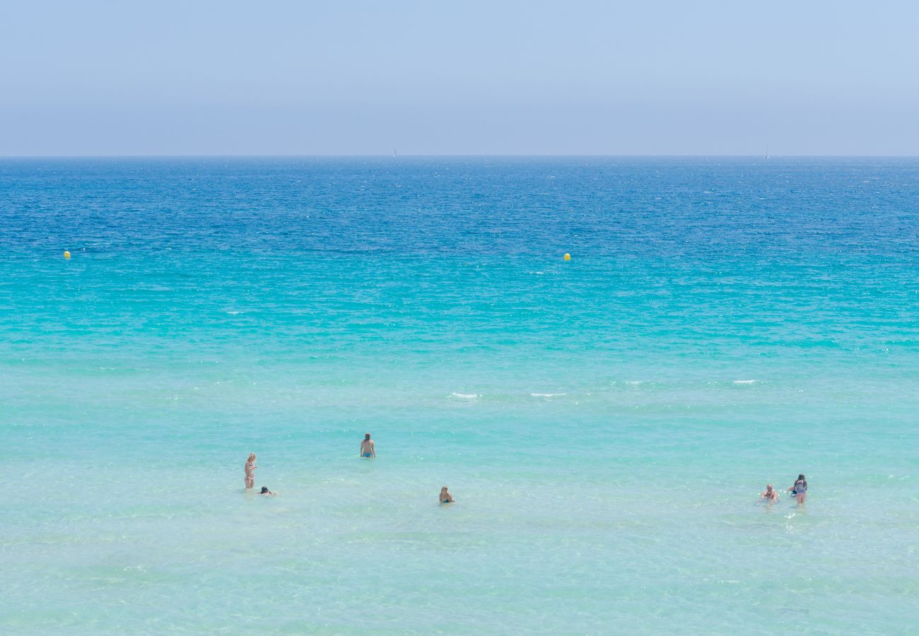 Apartment in Puerto de Alcudia - YourHouse Voramar 1C, beach apartment for 4 people