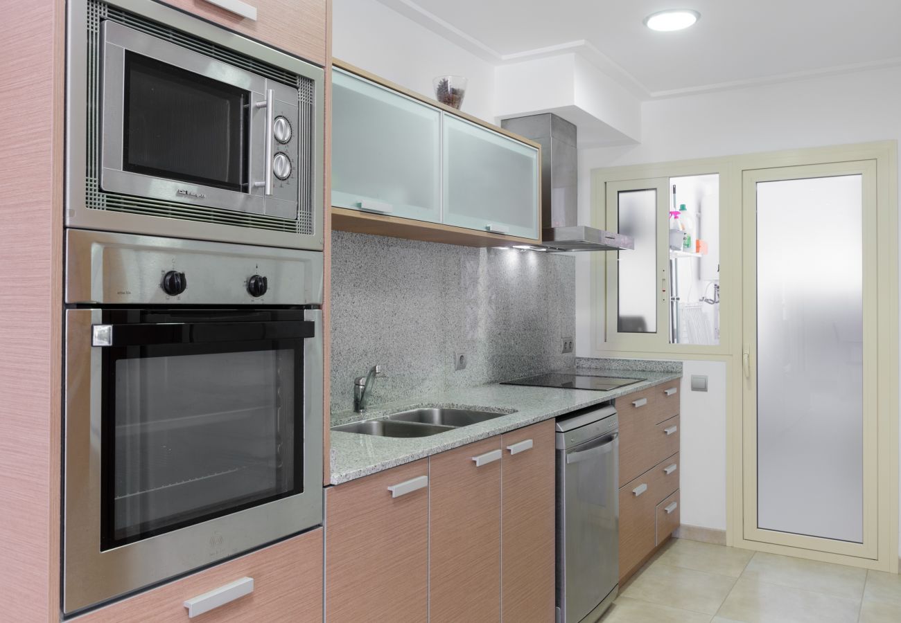 Apartment in Puerto de Alcudia - YourHouse Voramar 1C, beach apartment for 4 people